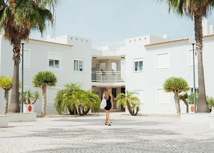 Placid Village アパート