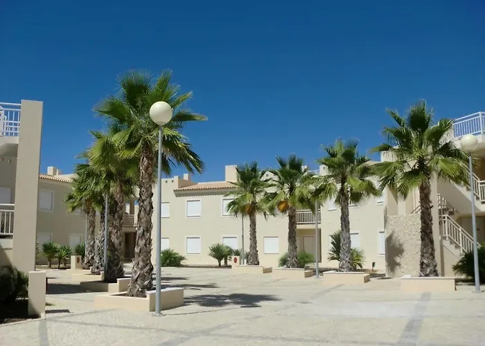 Placid Village アパート