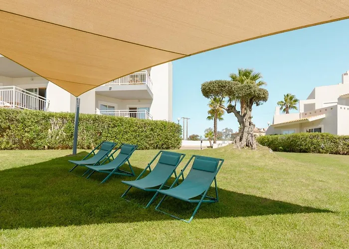 Placid Village 아파트