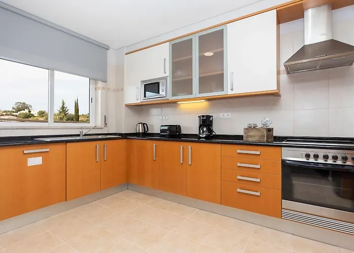 Placid Village 아파트