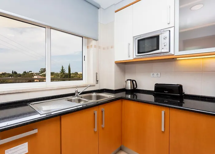 Placid Village 아파트