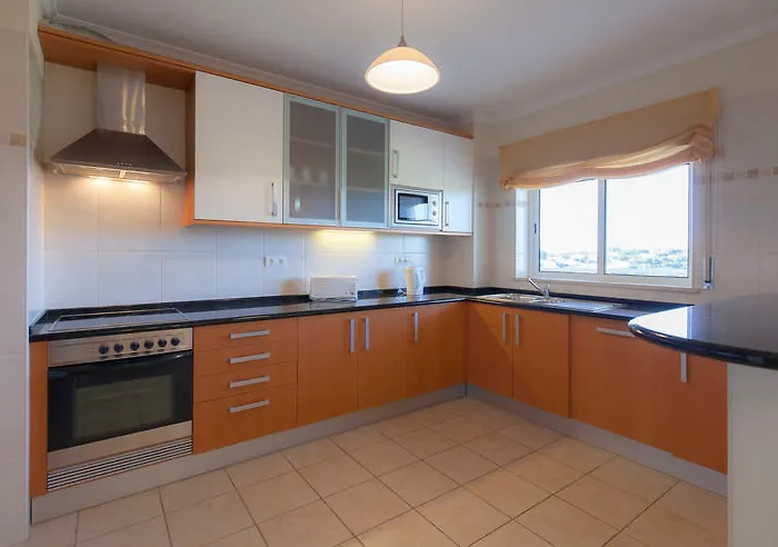 Placid Village 아파트